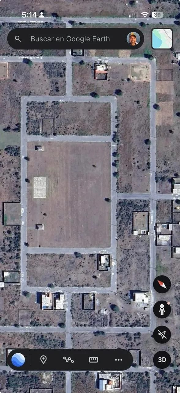 Vista aérea de Google Earth con calles trazadas y terrenos baldíos en zona semiurbana